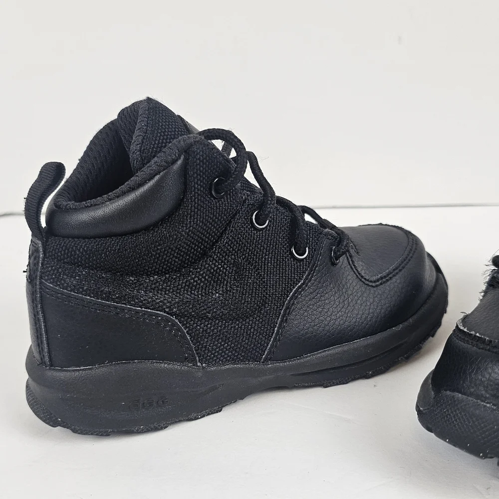 BOYS' TODDLER NIKE MANOA LEATHER BOOTS Sz 10C Lugged Rubber Sole‎